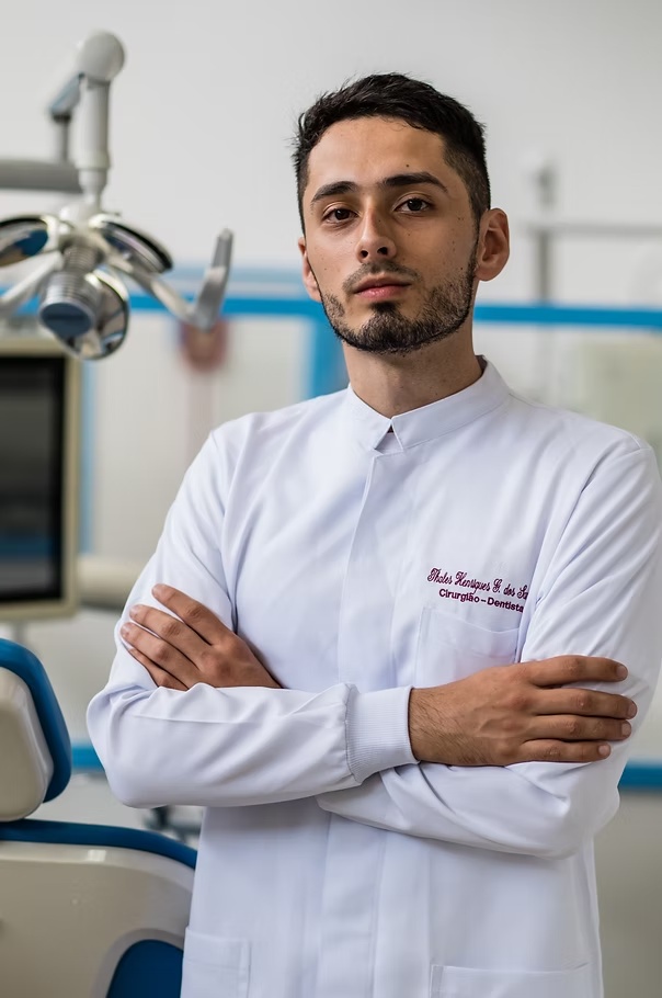 Thales Henriques em consultório odontológico
